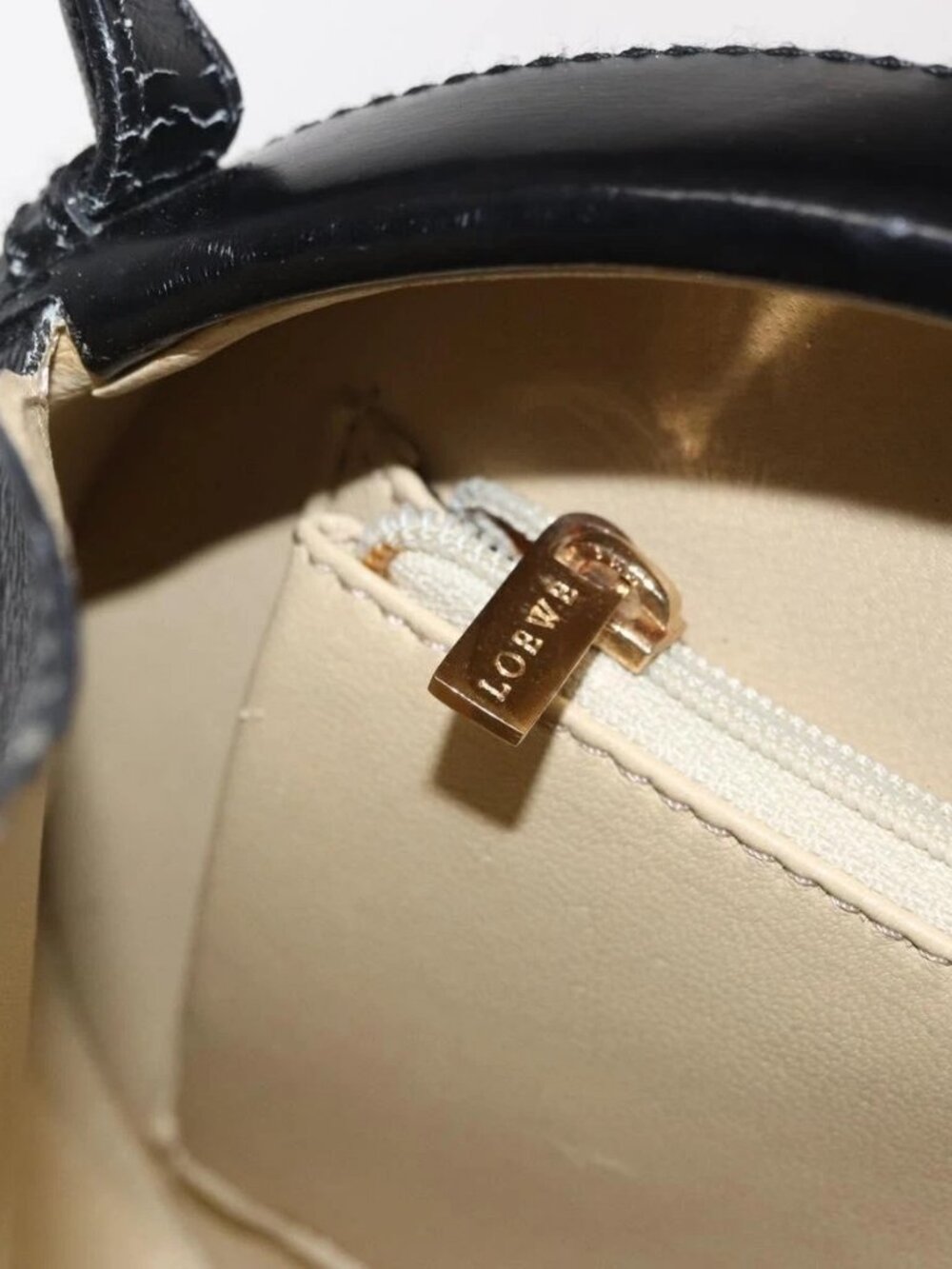 LOEWE Hand Bag Leather Black Gold Auth bs33105 - Picture 13 of 16